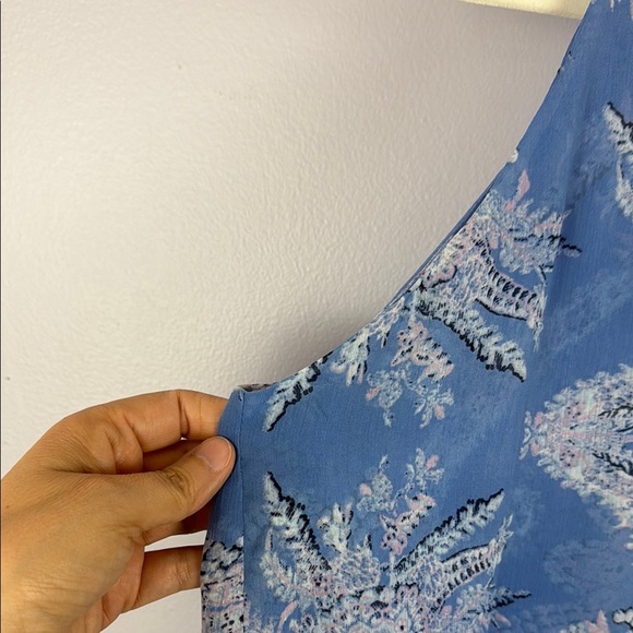 Violet + Claire Blue Turtle Patterned Blouse Sleeveless Size XL - Picture 4 of 12